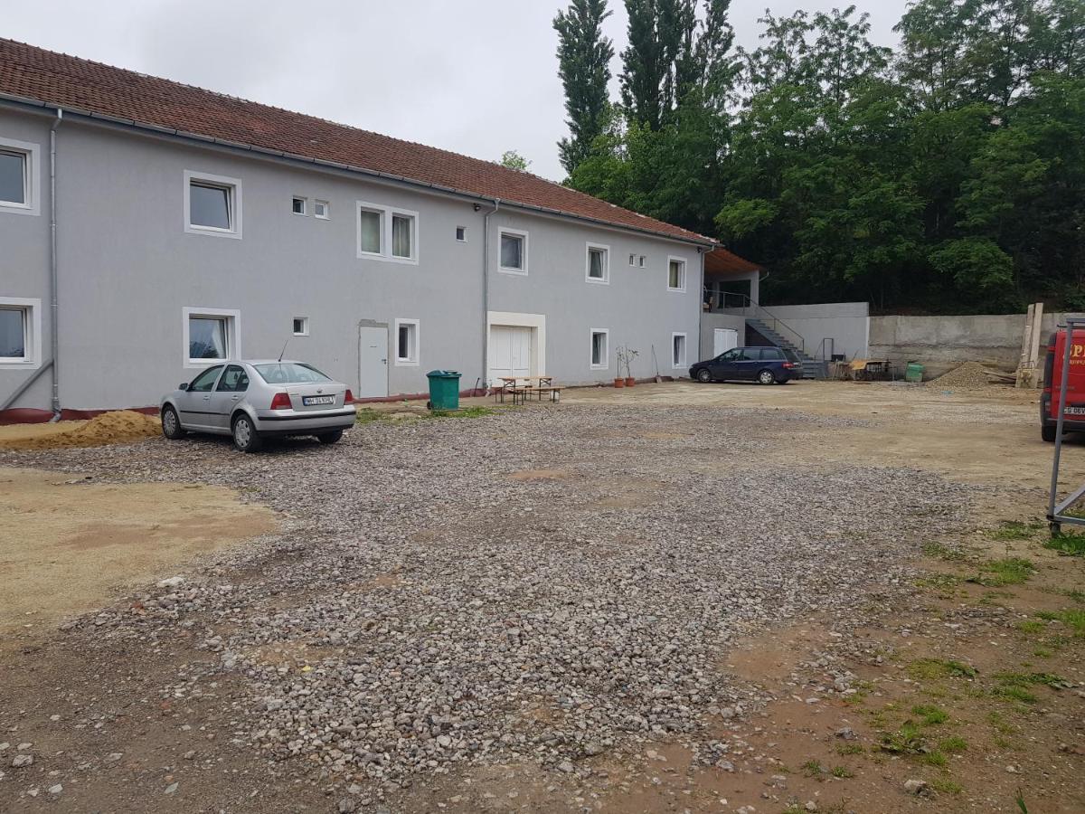 Casa Philos Motel Resicabánya Kültér fotó